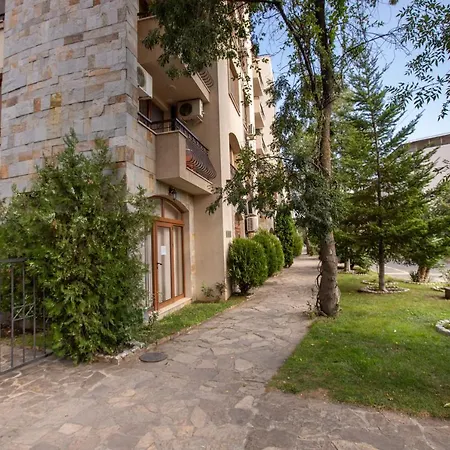 Kalia Slantchev Briag